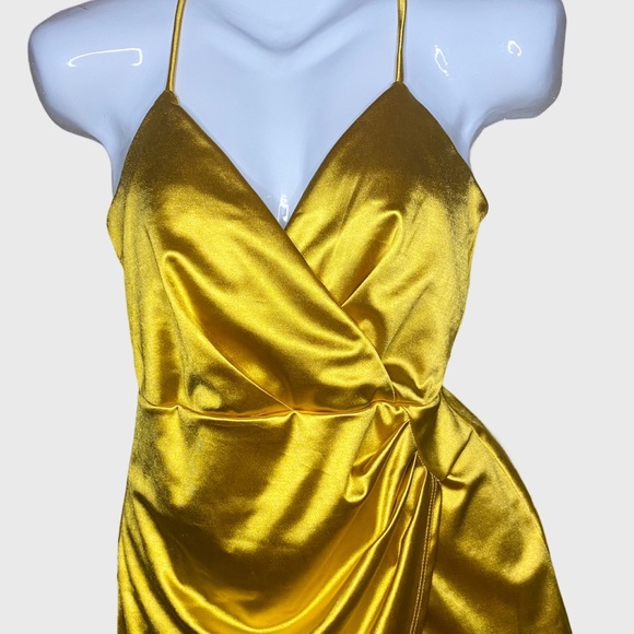 ✨SOLD✨  🎉3 for $15🎉  Yellow Stretch Satin Fabric Dress - Picture 3 of 5